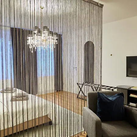 R B Apartment: Airport-adjacent Haven For Families And Professionals * Hamburg