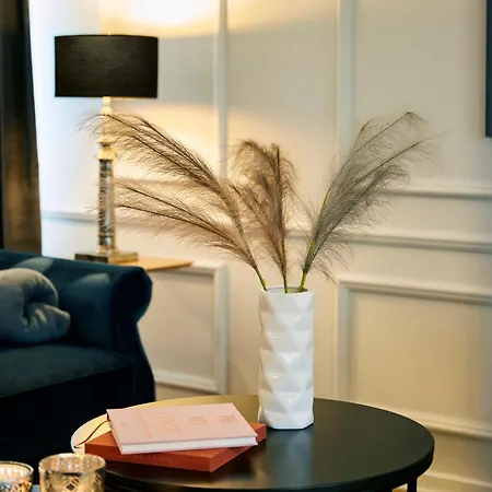 R B Apartment: Airport-adjacent Haven For Families And Professionals Hamburg