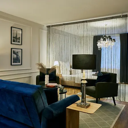 Apartment R B Apartment: Airport-adjacent Haven For Families And Professionals Hamburg