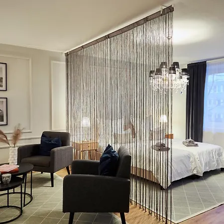 R B Apartment: Airport-adjacent Haven For Families And Professionals Hamburg
