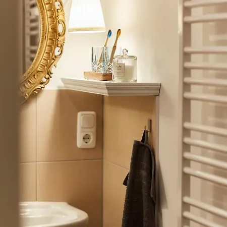 R B Business Am Flughafen Fuer 1-5 Personen - Ideal Fuer Geschaeftsreisende Und Familien - Kueche - Waschtrockner - Smart Tv Apartment Hamburg