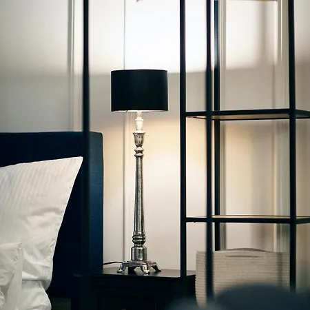 R B Business Am Flughafen Fuer 1-5 Personen - Ideal Fuer Geschaeftsreisende Und Familien - Kueche - Waschtrockner - Smart Tv Apartment
