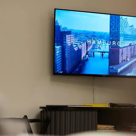 Apartment R B Apartment: Airport-adjacent Haven For Families And Professionals
