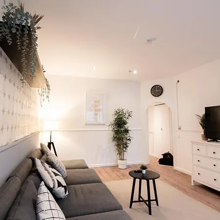 Apartment Great Three Bedroom