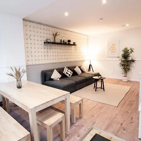 Apartment Great Three Bedroom *