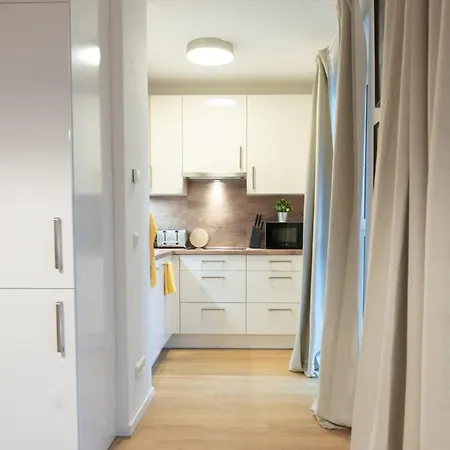 Apartment Four Bedroom In Urban Location