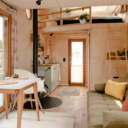 Tiny-hausboot Irene Mit Kamin Und Dachterrassenlounge Botel Hamburg