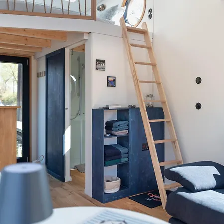 Undine - Wunderschoenes Tiny Hausboot Botel