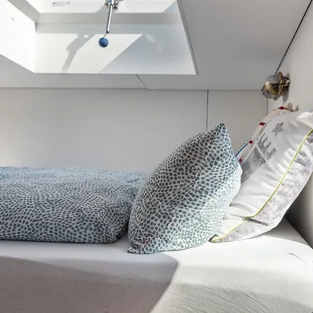 Undine - Wunderschoenes Tiny Hausboot Botel