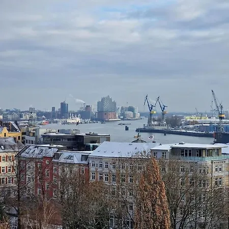 Apartment Harbour View Charming Hamburg