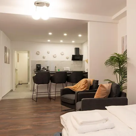 Apartment Zentral Gelegenes Premium-apartment Mit Viel Tageslicht *