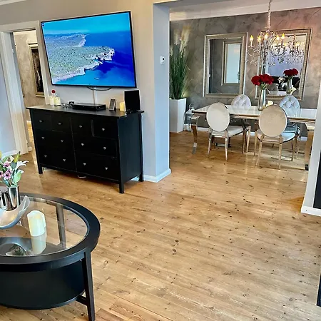 Apartment Pretty *