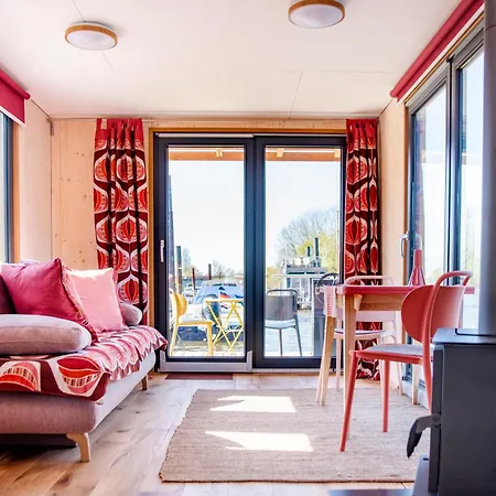 Besonderer Urlaub Auf Hausboot Tystnaden Botel