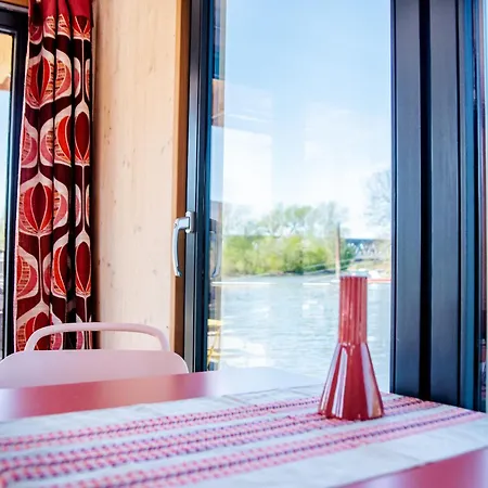 Besonderer Urlaub Auf Hausboot Tystnaden Botel