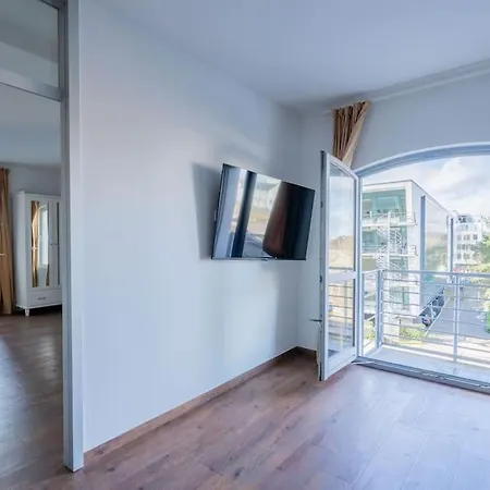 Apartment Zentral Gelegenes Premium-apartment Mit Viel Tageslicht *