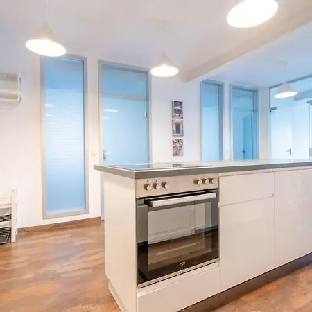 Zentral Gelegenes Premium-apartment Mit Viel Tageslicht Apartament Hamburg
