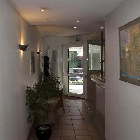 Hotel Entree Gross Borstel Garni 3*