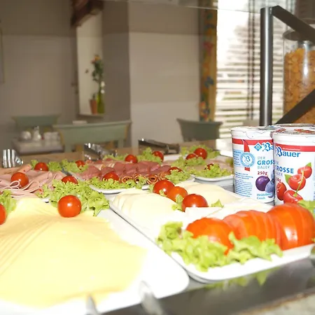 Hotel Entree Gross Borstel Garni 3*