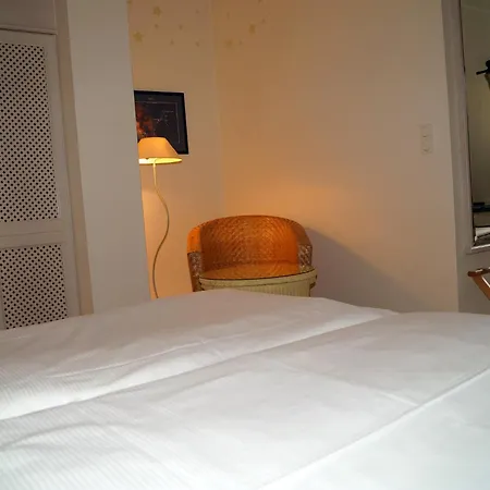 Hotel Entree Gross Borstel Garni 3*