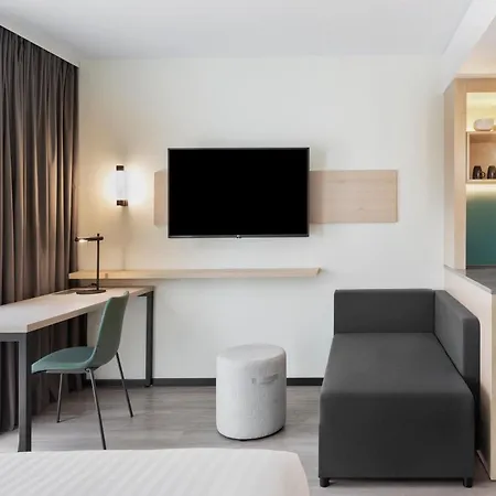 Hotel By Marriott Altona 4*