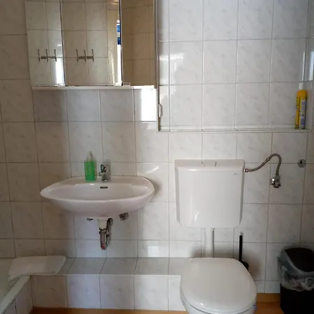 Center 8