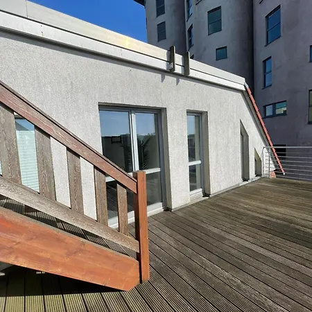 Zentral Gelegenes Premium-apartment Mit Viel Tageslicht Apartment