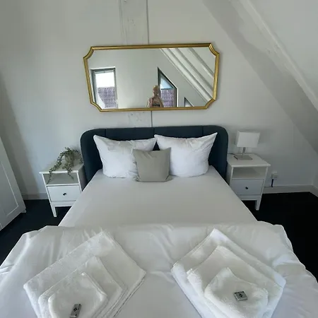 Zentral Gelegenes Premium-apartment Mit Viel Tageslicht *