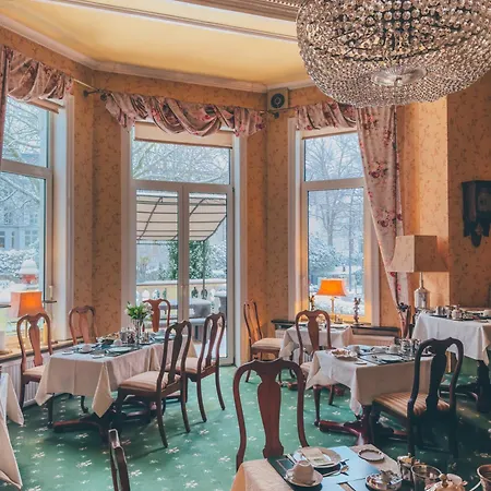 Mittelweg Hotel 3*
