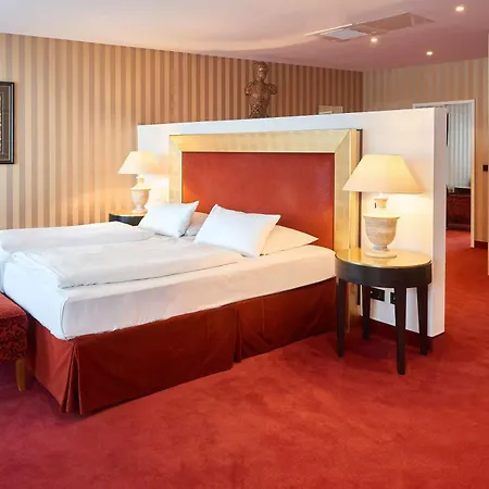 Western International Hotel