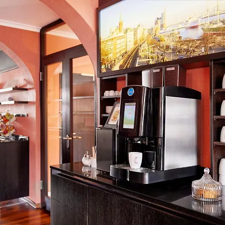 Western Raphael Altona Hotel 3*