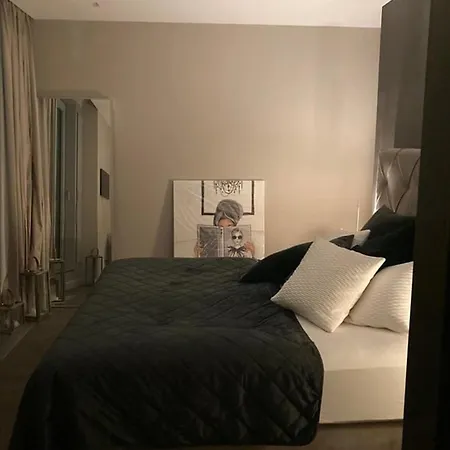 Am Kaiserkai Im Schonsten Teil Der Hafencity Hamburg