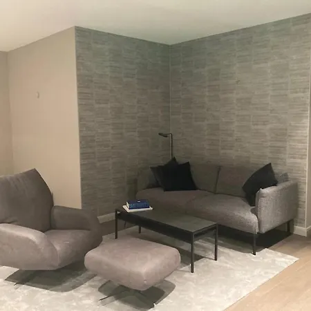 Am Kaiserkai Im Schonsten Teil Der Hafencity Hamburg