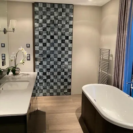 Apartment Am Kaiserkai Im Schonsten Teil Der Hafencity *