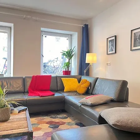 Apartment Gemuetliche, Grosse 6-zkb,eg-wohnung Im Herzen Eimsbuettels-2wc&2duschen