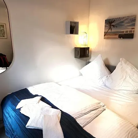 Apartment Gemuetliche, Grosse 6-zkb,eg-wohnung Im Herzen Eimsbuettels-2wc&2duschen
