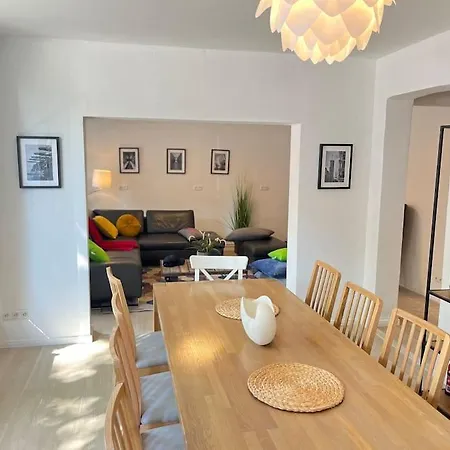 Gemuetliche, Grosse 6-zkb,eg-wohnung Im Herzen Eimsbuettels-2wc&2duschen