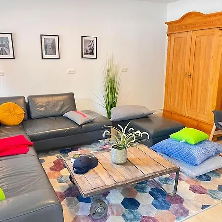 Apartment Gemuetliche, Grosse 6-zkb,eg-wohnung Im Herzen Eimsbuettels-2wc&2duschen