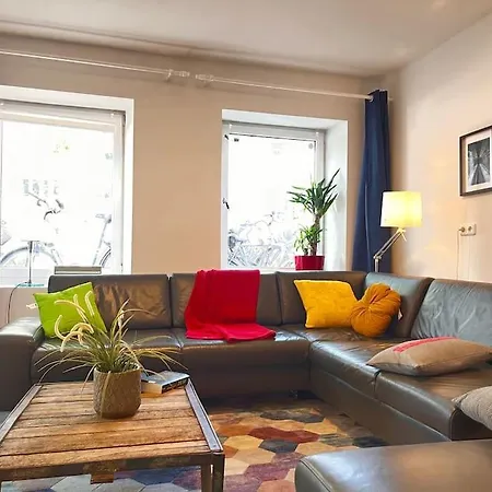Apartment Gemuetliche, Grosse 6-zkb,eg-wohnung Im Herzen Eimsbuettels-2wc&2duschen *
