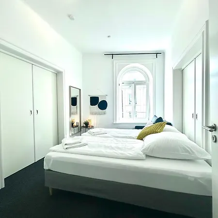 For Up To 10 Guests Apartment *