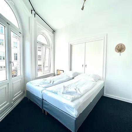 For Up To 10 Guests * Hamburg