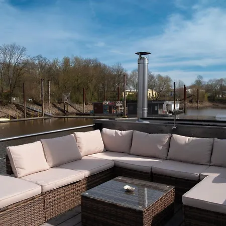 Tiny-hausboot Irene Mit Kamin Und Dachterrassenlounge Botel *