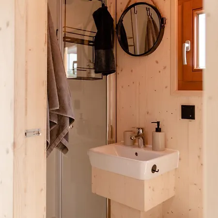 Tiny-hausboot Irene Mit Kamin Und Dachterrassenlounge Botel *