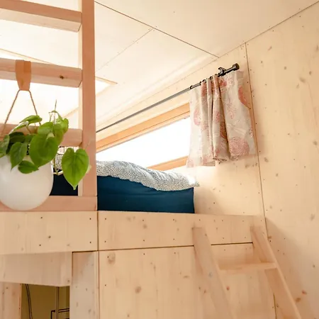 Tiny-hausboot Irene Mit Kamin Und Dachterrassenlounge Botel Hamburg