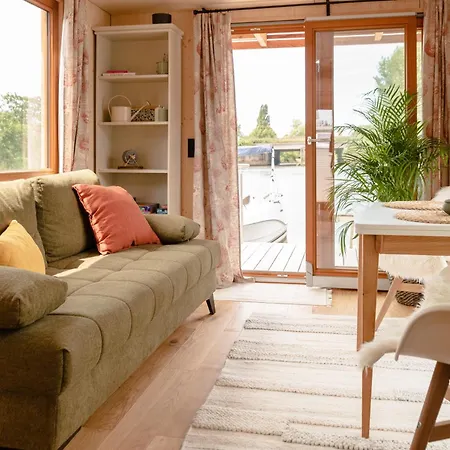 Botel Tiny-hausboot Irene Mit Kamin Und Dachterrassenlounge