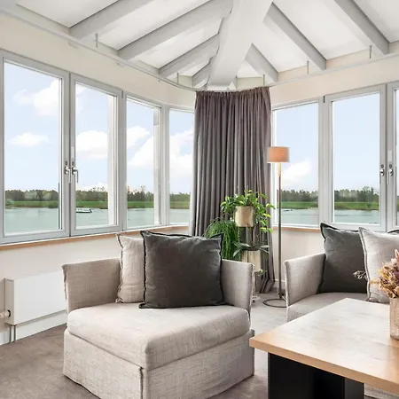 Hotel Zollenspieker Fährhaus 4*