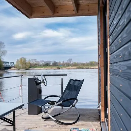 Hausboot Diva Mit Kamin - Winter Auf Der Dove Elbe Hamburg