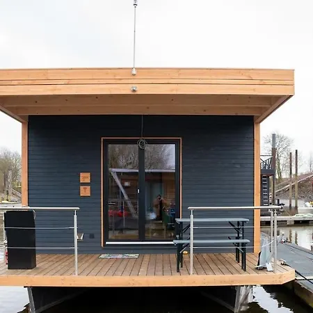 Botel Hausboot Diva Mit Kamin - Winter Auf Der Dove Elbe