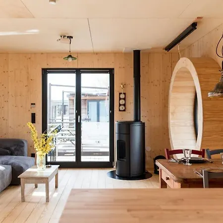 Hausboot Diva Mit Kamin - Winter Auf Der Dove Elbe