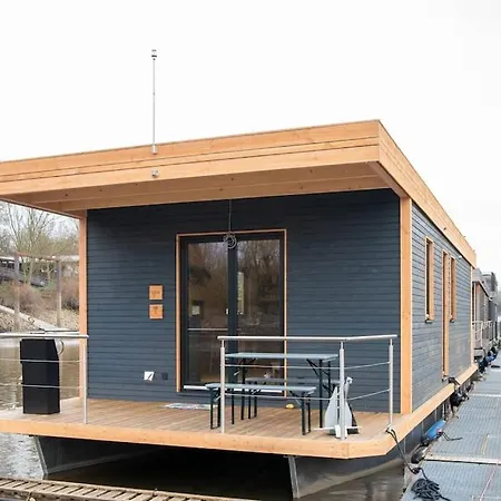 Hausboot Diva Mit Kamin - Winter Auf Der Dove Elbe Hamburg