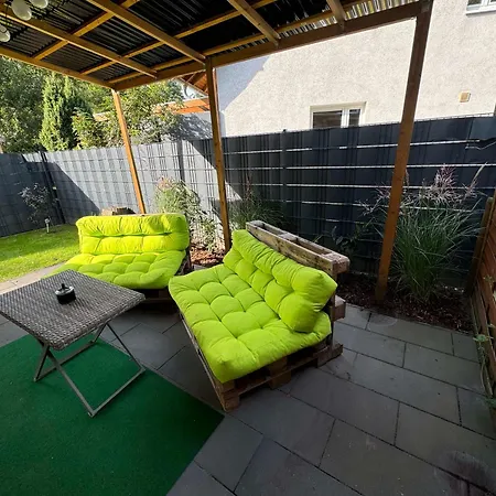 Apartment Neubau, Moderne Haushaelfte In